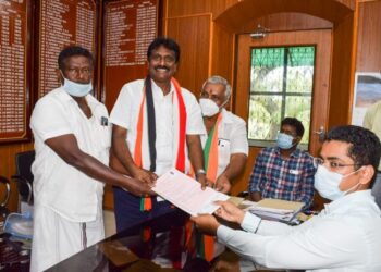 தூத்துக்குடி  தொகுதியில் எஸ்.டி.ஆர்.விஜயசீலன் வேட்பு மனுத்தாக்கல்