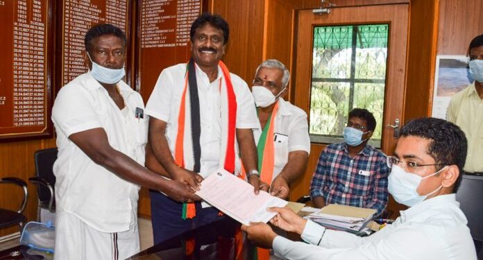 தூத்துக்குடி  தொகுதியில் எஸ்.டி.ஆர்.விஜயசீலன் வேட்பு மனுத்தாக்கல்