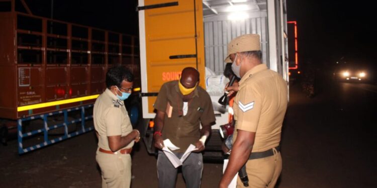 திருச்சி தங்கும் விடுதிகளில் போலீஸ் கமிஷ்னர் தலைமையில் தீவிர சோதனை.