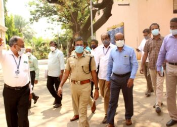 வாக்கு எண்ணிக்கை மையத்தில் திருச்சி போலீஸ் கமிஷ்னர்  ஆய்வு