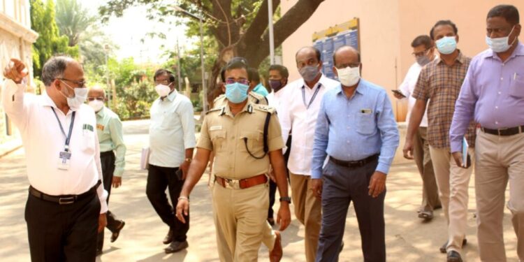 வாக்கு எண்ணிக்கை மையத்தில் திருச்சி போலீஸ் கமிஷ்னர் ஆய்வு