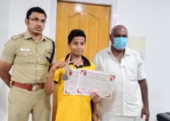 மாநில சிலம்பம் சாம்பியன்ஷிப் – வெற்றி பெற்ற மாணவர்கள் திருவள்ளுர் மாவட்ட போலீஸ் சூப்பிரண்டைசந்தித்து வாழ்த்து பெற்றனர்