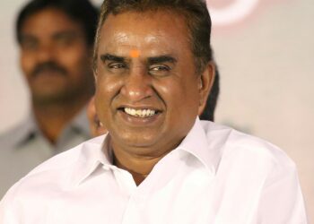 என்ன தான் நடக்கிறது கோவை அதிமுகவில் ?  S.P.வேலுமணிக்கு எதிராக கிளம்பும் கட்சி நிர்வாகிகள்!