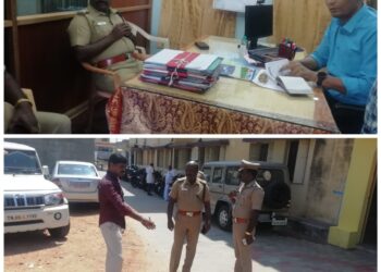 சட்டமன்ற தொகுதிக்கு வேட்புமனு தாக்கல் நடைபெறும் இடத்தில் பாதுகாப்பு முன்னேற்பாடுகள் குறித்து விளாத்திகுளம்  டி.எஸ்.பி, வட்டாட்சியர் ஆலோசனை