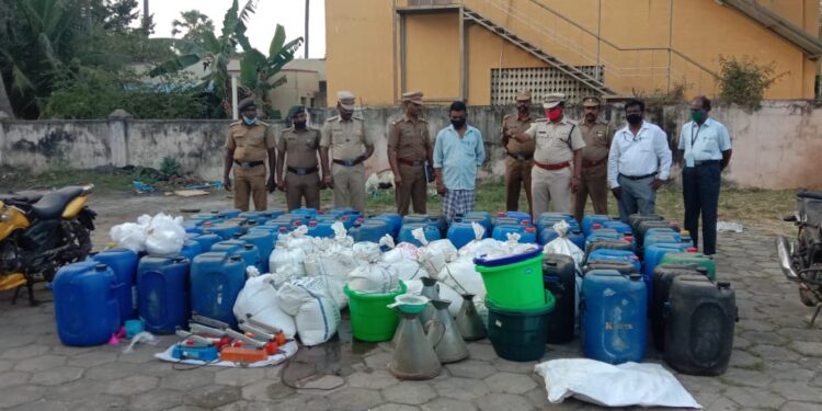 ரூ.13 லட்சம் மதிப்புள்ள சாராயம் பறிமுதல் – காரைக்கால் மாவட்டம் கோட்டுச்சேரி பகுதியில் போலீசார் நடத்திய அதிரடி சோதனை