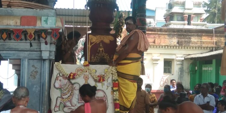 காரைக்கால் ஸ்ரீ கயிலாசநாத சுவாமி ஆலய பிரம்மோற்சவ தேர், தெப்பத் திருவிழாவிற்கான கொடியேற்றும் நிகழ்ச்சி நடைபெற்றது.நடைபெற்றது.