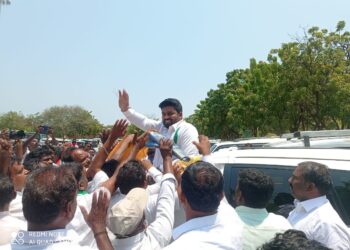 ஆண்டுதோறும் 20 மாணவர்களுக்கு இலவச கல்வி –  வேட்புமனு தாக்கல் செய்துவிட்டு உறுதி அளித்தார் ஊர்வசி அமிர்தராஜ்