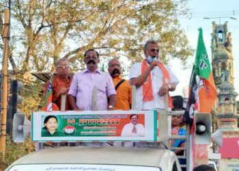 தேவகோட்டையில் பாஜக முன்னாள் எம்பி இல.கணேசன் எச்.ராஜாவை ஆதரித்து தேர்தல் பிரச்சாரம்.