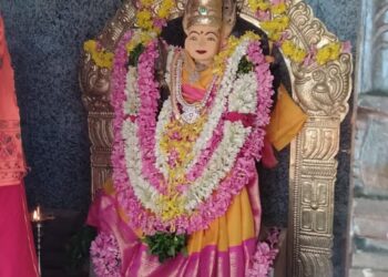 நீலகிரி மாவட்டம் கன்னேரி கிராமத்தில் மாரியம்மன் திருவிழா சிறப்பாக கொண்டாடப்பட்டது.