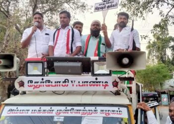 தலைக்கவசம் அணியாமல் வருபவர்களுக்கு பெட்ரோல் வழங்க கூடாது – போக்குவரத்து துறை சார்பாக வலியுறுத்தல்