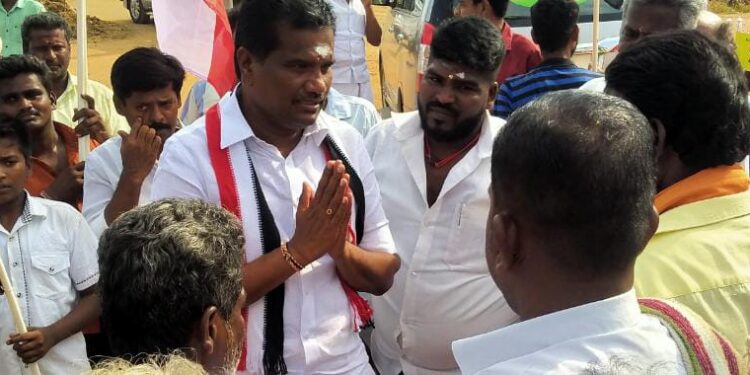 அமமுக வேட்பாளர் தேர்போகி V.பாண்டி தேவகோட்டை வடக்கு ஒன்றிய பகுதிகளில் வாக்கு சேகரித்து பிரச்சாரம்