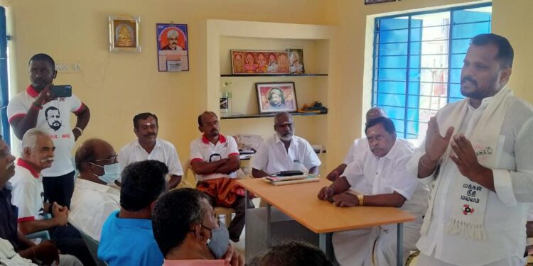 தேவகோட்டை வட்ட வ.உ.சி பேரவை அலுவலகத்தில் ம.நீ.ம வேட்பாளர் இராசகுமார் வாக்குகள் சேகரித்து பிரச்சாரம்