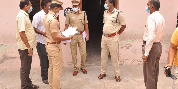 நெல்லையில் பதற்றமான 12 வாக்குச்சாவடி களில் நெல்லை மாநகர போலீஸ் கமிஷனர் அன்பு நேரில் ஆய்வு!!