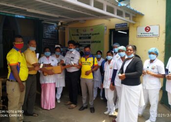 தூத்துக்குடி முக்கிய வீதிகளில் நடந்து சென்று வாக்கு சேகரிப்பு தூத்துக்குடி நகரை மேம்படுத்துவேன் : தேமுதிக வேட்பாளர் சந்திரன் வாக்குறுதி