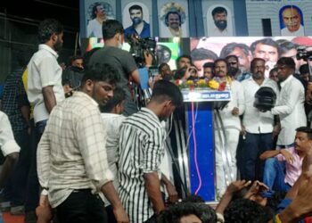 நாசரேத் பகுதியில் புதையல் இருப்பதாக வீட்டில் குழிதோண்டி குழிக்குள் இறங்கி 2 பேர் மூச்சு திணறி உயிரிழந்தனர்