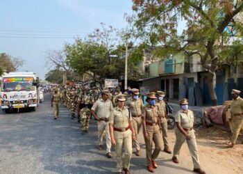 கடலூர் மாவட்டத்தில் அச்சமின்றி வாக்குப்பதிவு நடைபெற காவல் துறைஅணிவகுப்பு