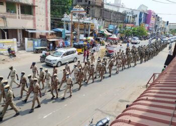 கடலூர் மாவட்டத்தில் அச்சமின்றி வாக்குப்பதிவு நடைபெற காவல் துறைஅணிவகுப்பு