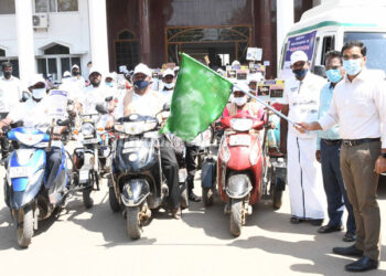 தூத்துக்குடி மாவட்டத்தில 100 சதவீதம் வாக்களிப்பதை வலியுறுத்தி வாகன பேரணி –  மாவட்ட ஆட்சியர் செந்தில்ராஜ்,  கொடியசைத்து துவக்கி வைத்தார்.