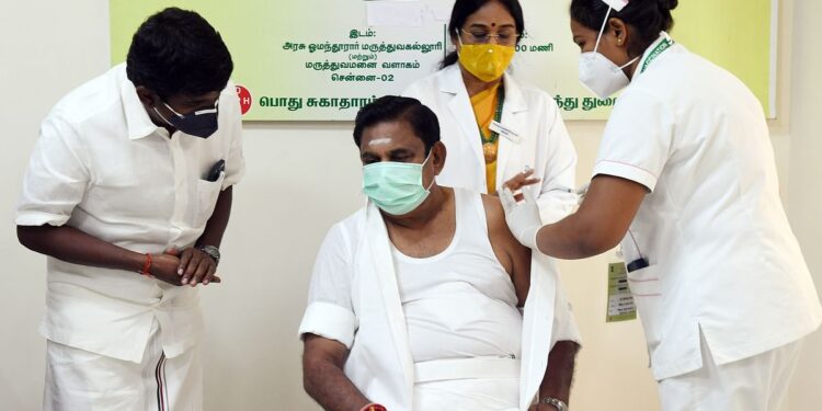 முதல்-அமைச்சர் பழனிசாமி கரோனா தடுப்பூசி போட்டுக்கொண்டார்