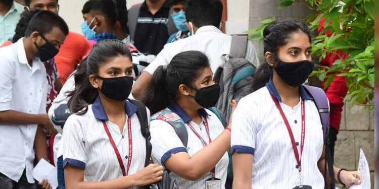 பாபநாசம் அருகே 20 மாணவிகளுக்கு கொரோனா – பள்ளிக்கு விடுமுறை