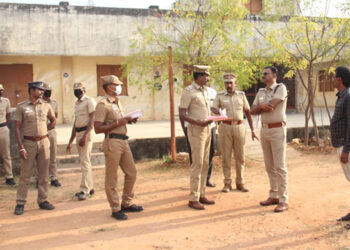 தூத்துக்குடி மாவட்ட வாக்குசாவடி மையங்களில் எஸ்.பி  ஜெயக்குமார் நேரில் ஆய்வு