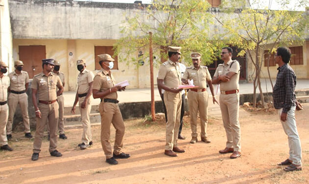 தூத்துக்குடி மாவட்ட வாக்குசாவடி மையங்களில் எஸ்.பி  ஜெயக்குமார் நேரில் ஆய்வு