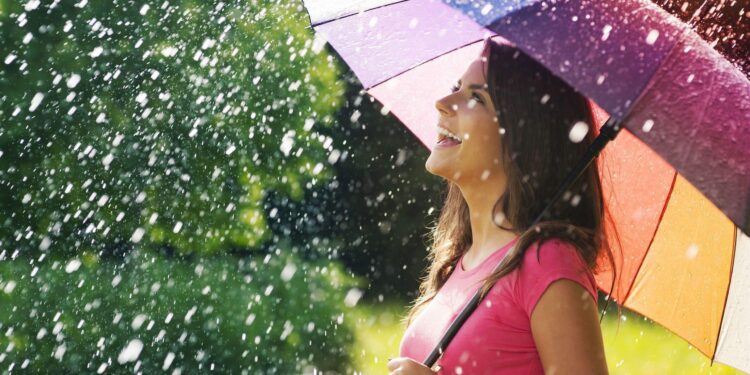 தென் மாவட்டங்களில்  3 நாட்களுக்கு ஓரிரு இடங்களில் மிதமான மழை பெய்யக்கூடும் என வானிலை ஆய்வு மையம் தகவல்