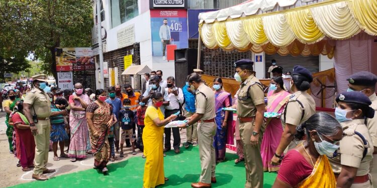 சென்னை தி.நகரில் பொதுமக்களுக்கு கொரனா தடுப்பு விழிப்புணர்வு – போலீஸ் கமிஷ்னர் நேரில் அறிவுரை