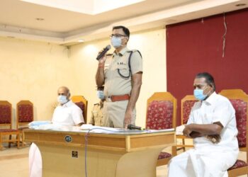 கொரானா வைரஸ் பரவலை தடுக்கும்விதமாக கொரானா வைரஸ் பரவலை தடுக்கும்விதமாக தூத்துக்குடி வர்த்தக சங்க வியாபாரிகளுடன் தூத்துக்குடி மாவட்ட எஸ்.பி ஆலோசனை கூட்டம்