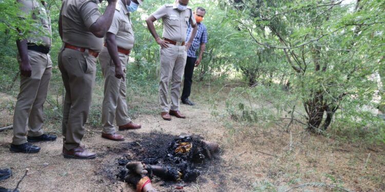 35 வயது மதிக்கதக்க எரிந்தநிலையில் பெண் சடலம் மீட்பு – மாவட்ட எஸ்.பி நேரில் சென்று விசாரனை