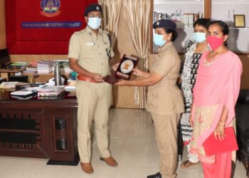 தேசிய அளவில் விருது பெற்ற பெண் தலைமை காவலர் – மாவட்‌‌‌ட எஸ்.பி பாராட்டு