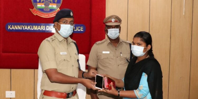 தொலைந்துபோன 7 லட்சம் மதிப்புள்ள 77 செல்போன்கள் மீட்கபட்டுள்ளதாக கன்னியாகுமரி மாவட்ட எஸ்.பி தகவல்