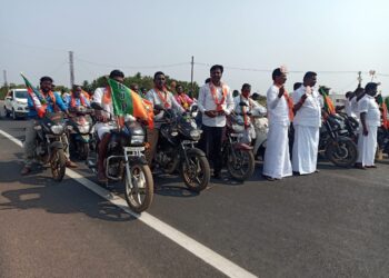 தேவகோட்டை பாஜக வேட்பாளர் எச்.ராஜாவை ஆதரித்து 100க்கு மேற்பட்ட இருசக்கர வாகனத்தில் வாக்கு சேகரிப்பு.