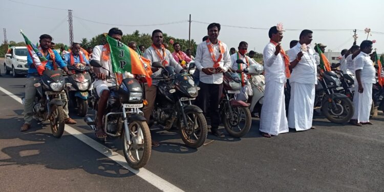 தேவகோட்டை பாஜக வேட்பாளர் எச்.ராஜாவை ஆதரித்து 100க்கு மேற்பட்ட இருசக்கர வாகனத்தில் வாக்கு சேகரிப்பு.