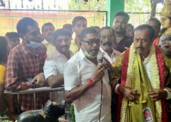தேவகோட்டை தாயமங்கலம் முத்துமாரியம்மன் கோவிலில் பால்குடம் பாஜக வேட்பாளர் எச்.ராஜா சாமி கும்பிட்டார்