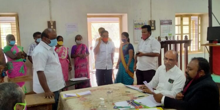 தேவகோட்டை சார்பு நீதிமன்றத்தில் லோக் அதாலத் 25 வழக்குகள்  முடித்து வைக்கப்பட்டனர்