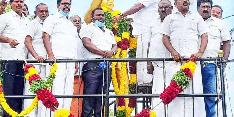 அம்பேத்கரின் 130 வது பிறந்தநாளை முன்னிட்டு சி த செல்லப்பாண்டியன் தலைமையில் மாலை அணிவித்து மரியாதை