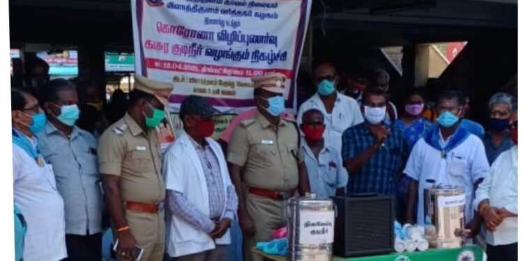 விளாத்திகுளம் துணை காவல் கண்காணிப்பாளர் பிரகாஷ் தலைமையில் கொரோனா வைரஸ் விழிப்புணர்வு நிகழ்ச்சி