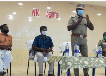 விளாத்திகுளம் துணை காவல் கண்காணிப்பாளர் பிரகாஷ் தலைமையில் வியாபாரிகள் சங்கத்தினருக்கு கொரோனா விழிப்புணர்வு கூட்டம்