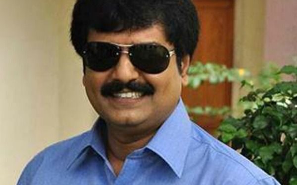 நடிகர் விவேக் மாரடைப்பு காரணமாக சென்னையில் உள்ள தனியார் மருத்துவமனையில் அனுமதி