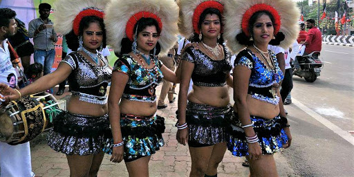 கொரோனா கால சிறப்பு நிவாரண உதவியாக, நாட்டுப்புறக் கலைஞர்களுக்கு ரூ.2000