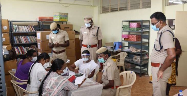 அமைச்சுப் பணியாளர்கள் மற்றும் காவல்துறையினருக்கான தடுப்பூசி சிறப்பு முகாம்