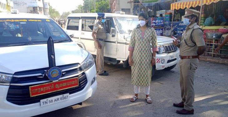 தூத்துக்குடி மார்க்கெட்களில் மாநகராட்சி ஆணையர் மற்றும் நகர காவல் துணை கண்காணிப்பாளர் ஆகியோர் ஆய்வு