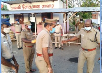 மாவட்டங்களுக்கு இடையே இ பதிவு முறை கட்டாயமாக அறிவிக்கப்பட்ட நிலையில் சோதனை சாவடிகளில் டிஎஸ்பி பிரகாஷ் அதிரடி ஆய்வு