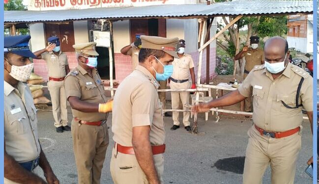 மாவட்டங்களுக்கு இடையே இ பதிவு முறை கட்டாயமாக அறிவிக்கப்பட்ட நிலையில் சோதனை சாவடிகளில் டிஎஸ்பி பிரகாஷ் அதிரடி ஆய்வு