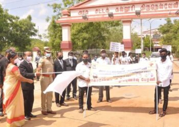சட்டக்கல்லூரி மாணவர்களுடன் இணைந்து கொரோனா வைரஸ் விழிப்புணர்வு ஏற்படுத்திய நெல்லை மாநகர போலீஸ்‌‌‌ துணை கமிஷ்‌‌‌னர்‌‌‌