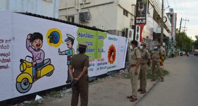 நெல்லை மாநகர காவல்‌‌‌துறை சார்பாக சுவர்களில் கண்கவர் ஓவியம்