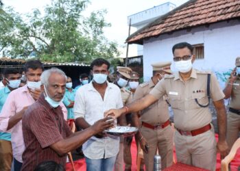 கிராம மக்கள் சார்பாக நிறுவப்பட்ட 22 சிசிடிவி கேமராக்களை மாவட்ட போலீஸ்‌‌‌ சூப்‌‌‌பிரண்‌‌‌டு எஸ்‌‌‌.ஜெயக்‌‌‌குமார்‌‌‌ திறந்து வைத்தார்.