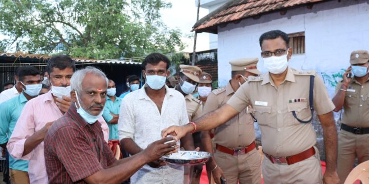 கிராம மக்கள் சார்பாக நிறுவப்பட்ட 22 சிசிடிவி கேமராக்களை மாவட்ட போலீஸ் சூப்பிரண்டு எஸ்.ஜெயக்குமார் திறந்து வைத்தார்.