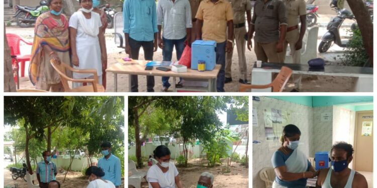 விளாத்திகுளம் டிஎஸ்பி பிரகாஷ் தலைமையில் காவலர்களுக்கு கொரோனா தடுப்பூசி